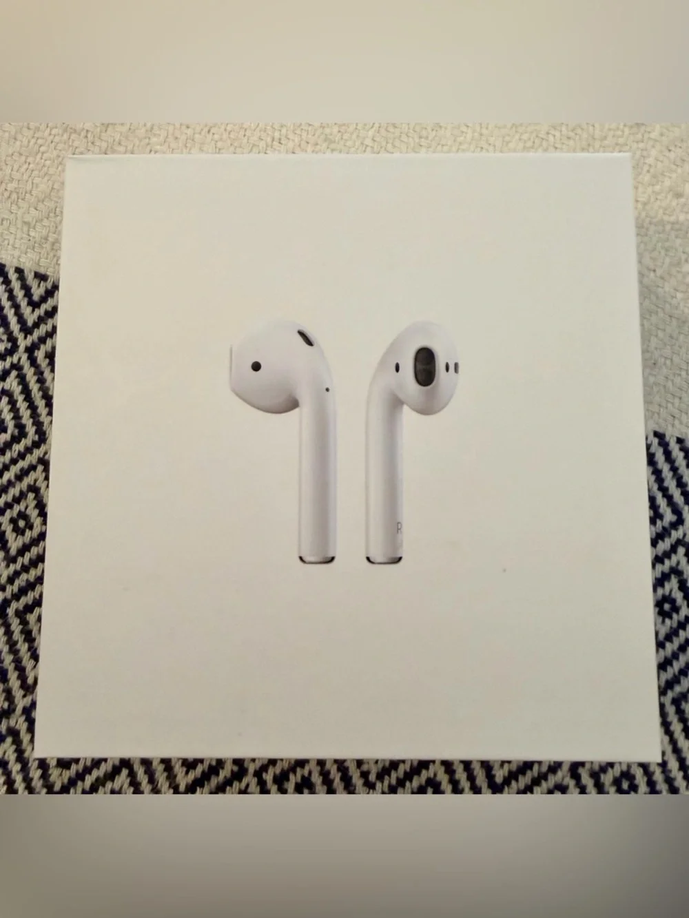 Apple AirPods Charging Case - White